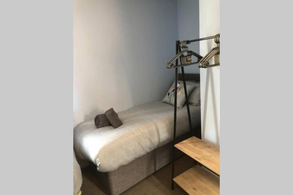 Dudley House **Staycation & Contractors** Sleeps 7 تيبتون المظهر الخارجي الصورة