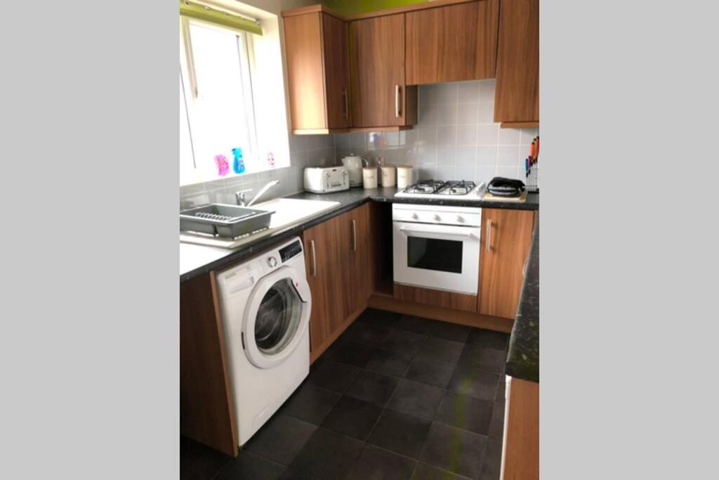 Dudley House **Staycation & Contractors** Sleeps 7 تيبتون المظهر الخارجي الصورة